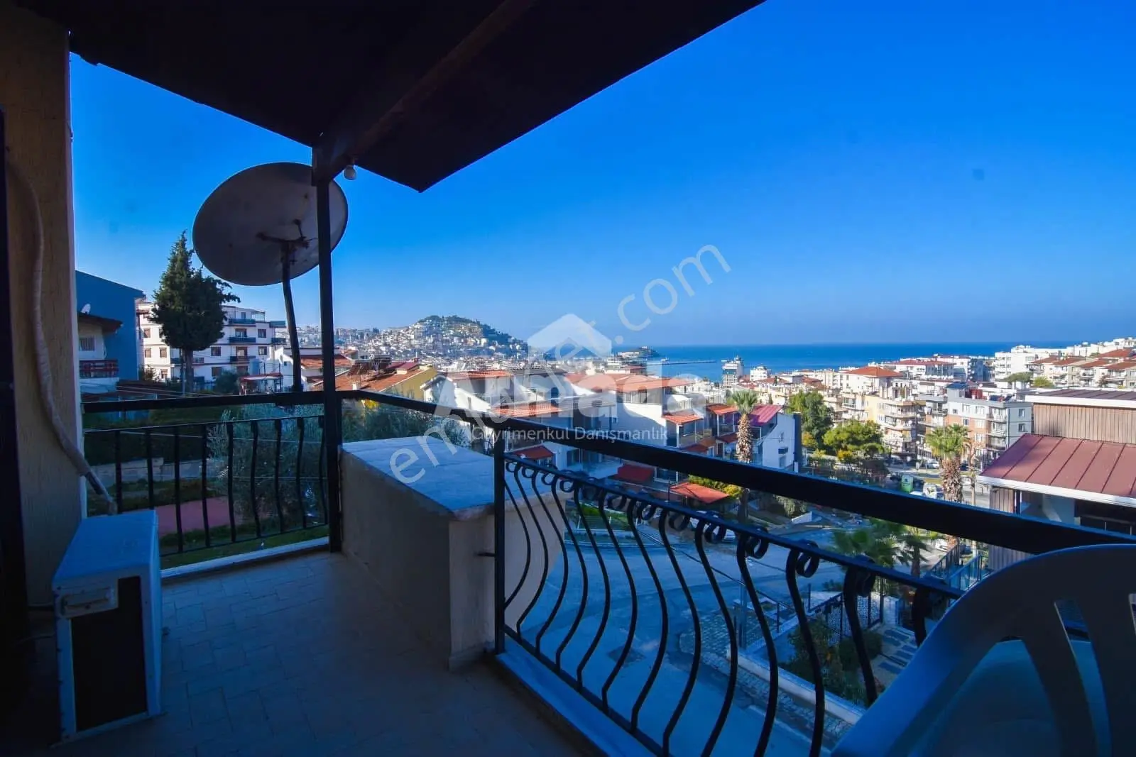 Kuşadası Merkez'de Zeminden Deniz Manzaralı Villa - Görsel 3
