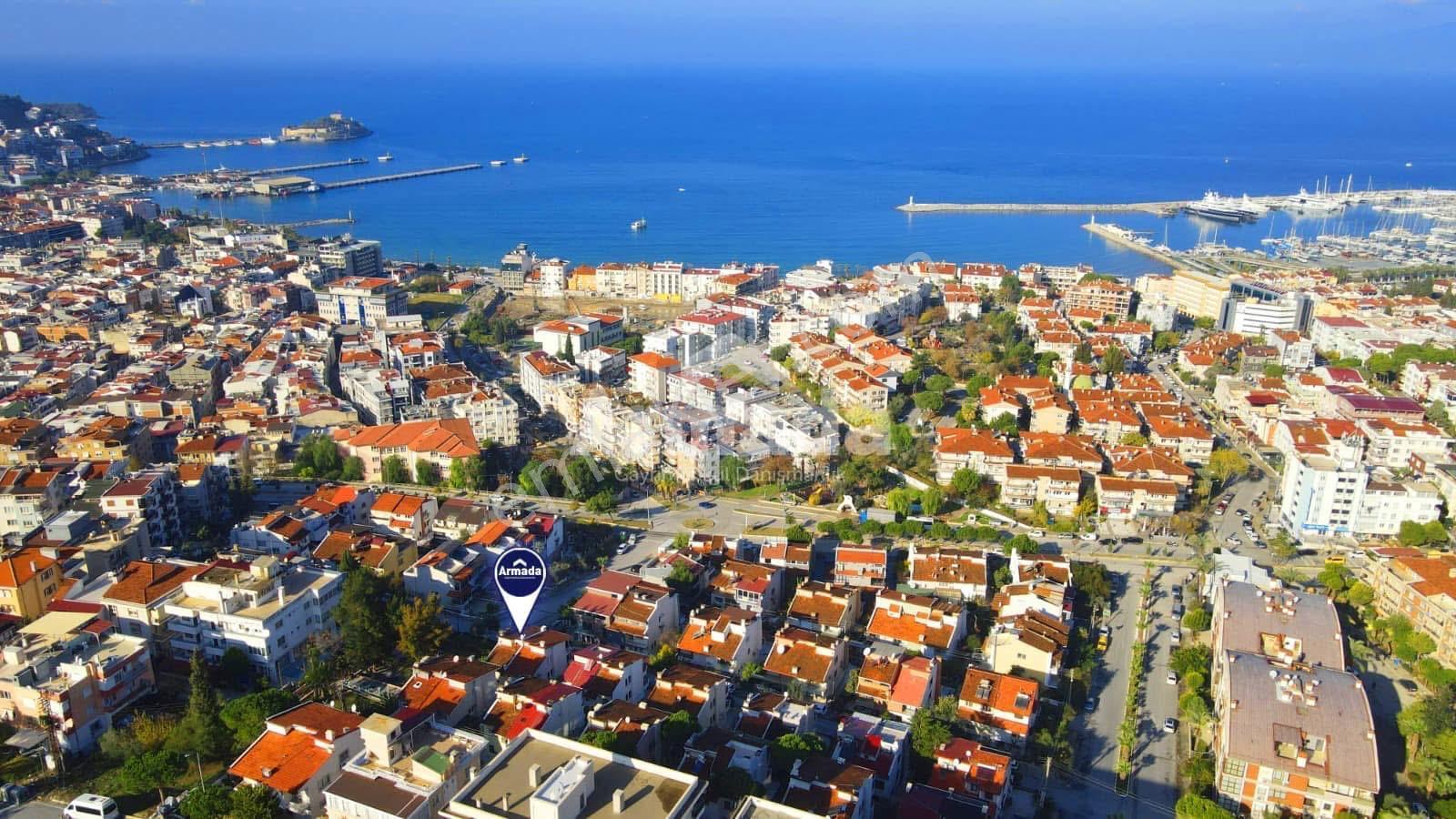 Kuşadası Merkez'de Zeminden Deniz Manzaralı Villa - Görsel 2