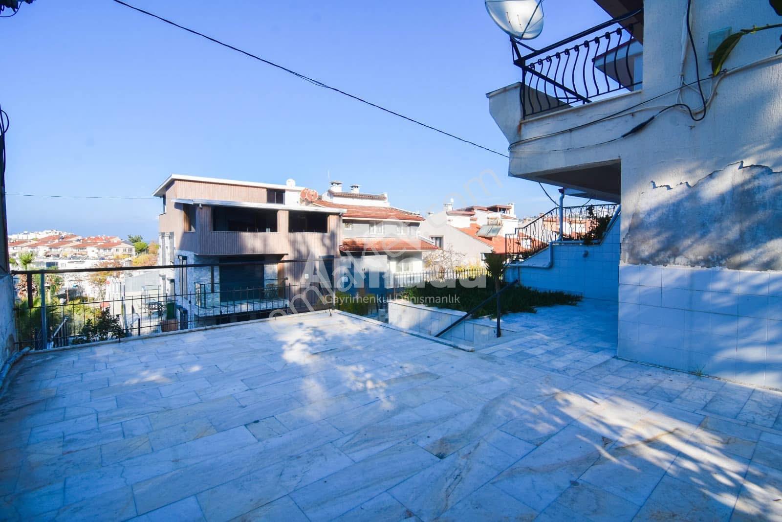 Kuşadası Merkez'de Zeminden Deniz Manzaralı Villa - Görsel 11