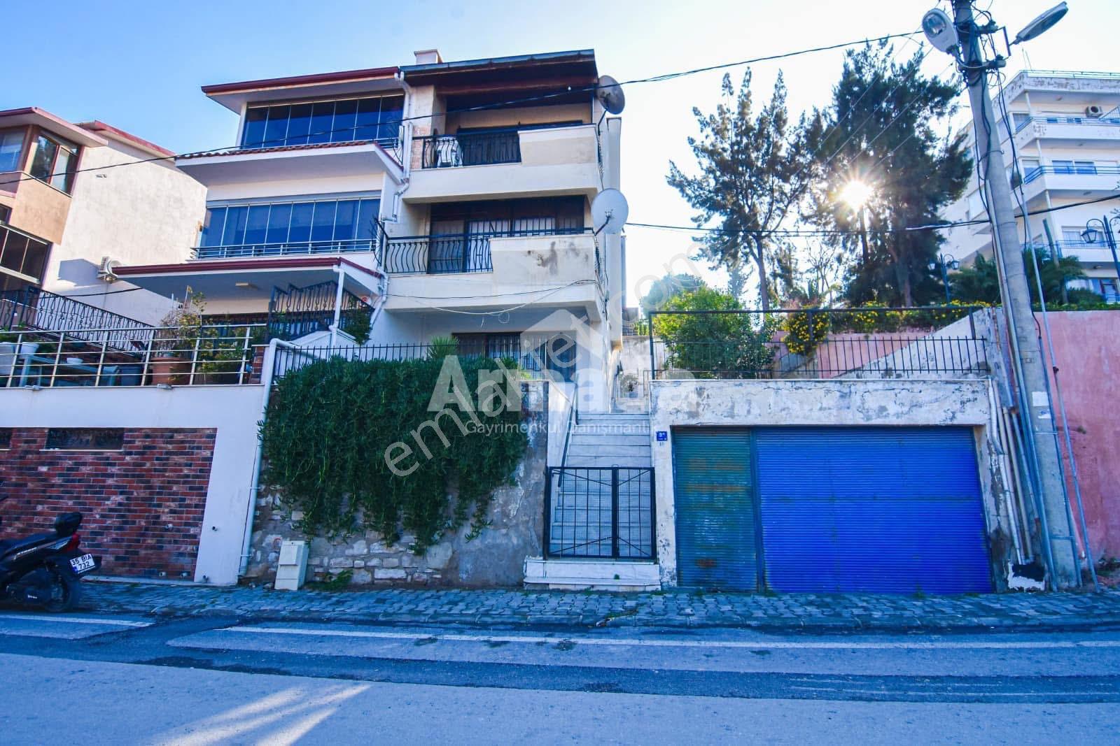 Kuşadası Merkez'de Zeminden Deniz Manzaralı Villa - Görsel 29
