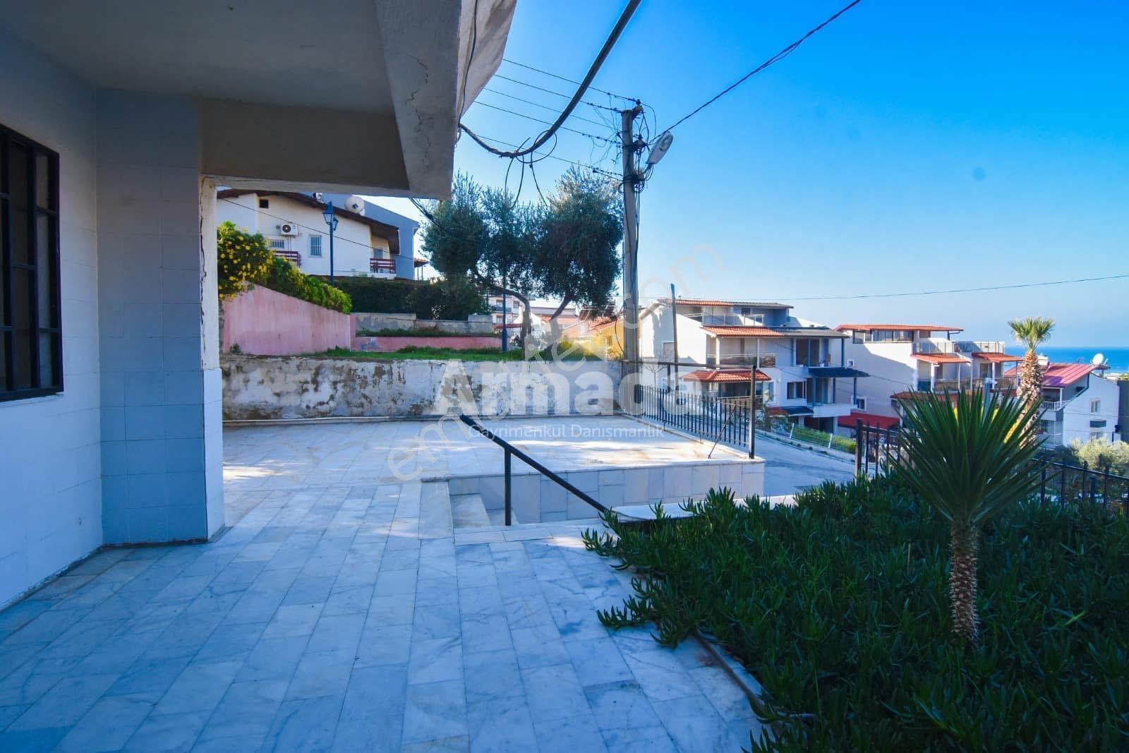 Kuşadası Merkez'de Zeminden Deniz Manzaralı Villa - Görsel 12