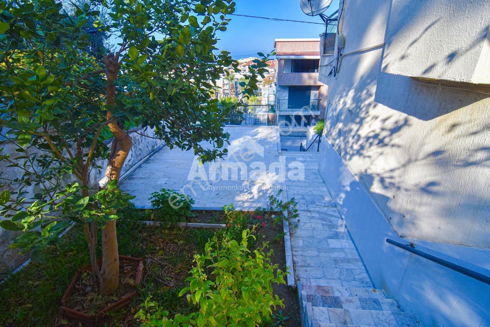 Kuşadası Merkez'de Zeminden Deniz Manzaralı Villa - Görsel 8