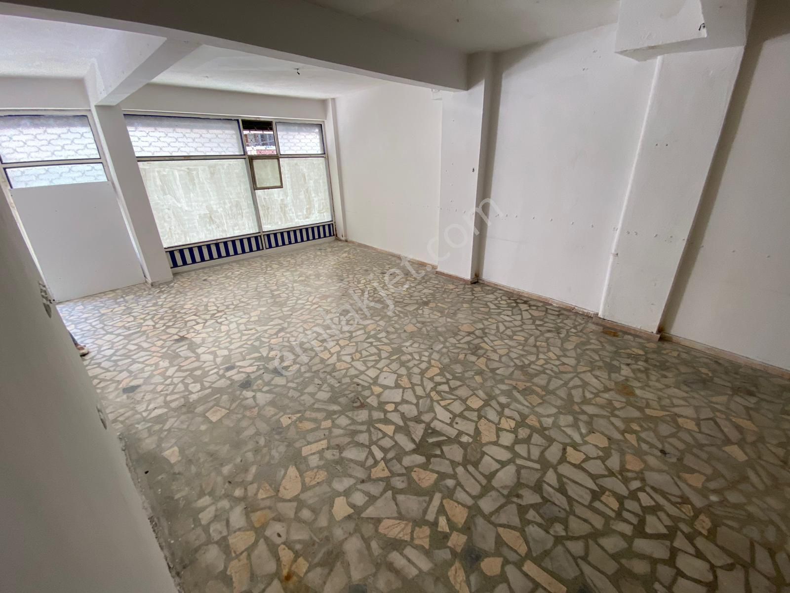Home'dan İsmetpaşa Mah'de Kiralık 100m2 Dükkan Her İşe Uygundur.