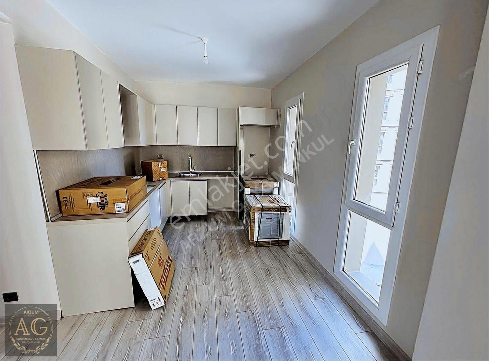 Meydan Ardıçlı Sitesi 71m2 Balkonlu Kiralık 1+1 Önü Açık Daire