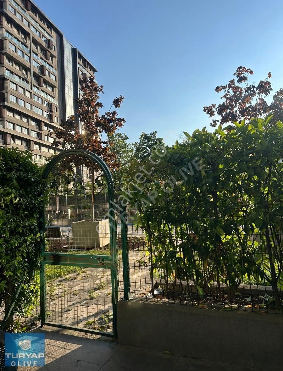 Zeytinburnu İn İstanbul Da Satılık Bahçe Katı Lüks Daire