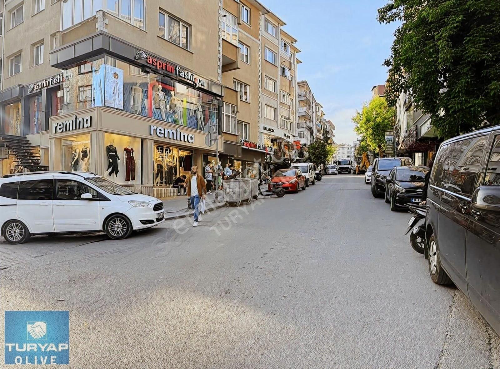 Güngören'de Arkın Caddesinde Piyasanın Kalbinde Dükkan