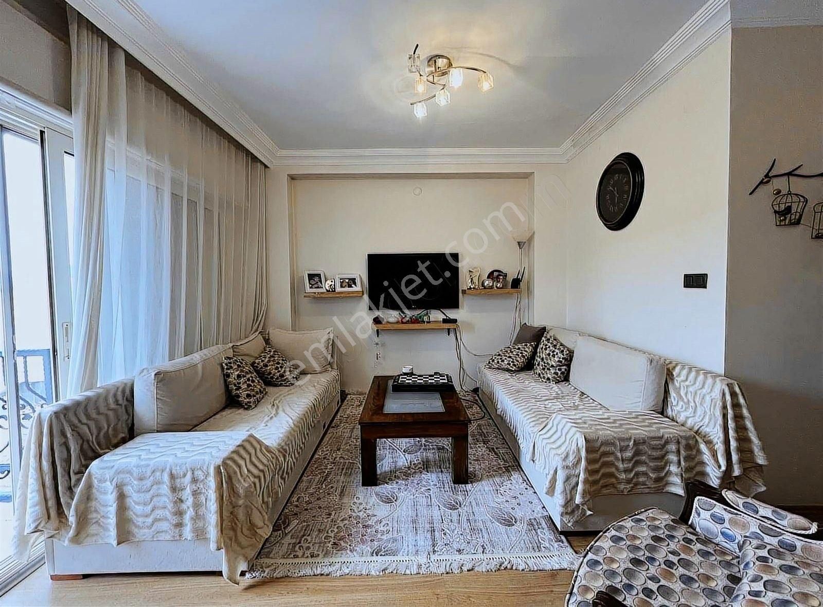 Yiğit Gayrimenkulden Çeşme Marinada Full Eşyalı Yıllık Kiralık