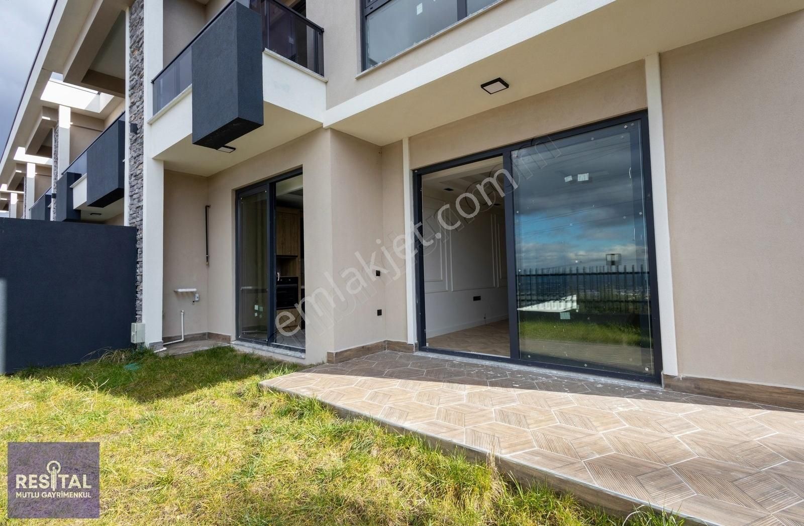 Rs Mutlu Gümüştepe De 3+1 Bahçeli Manzaralı Kiralık Villa