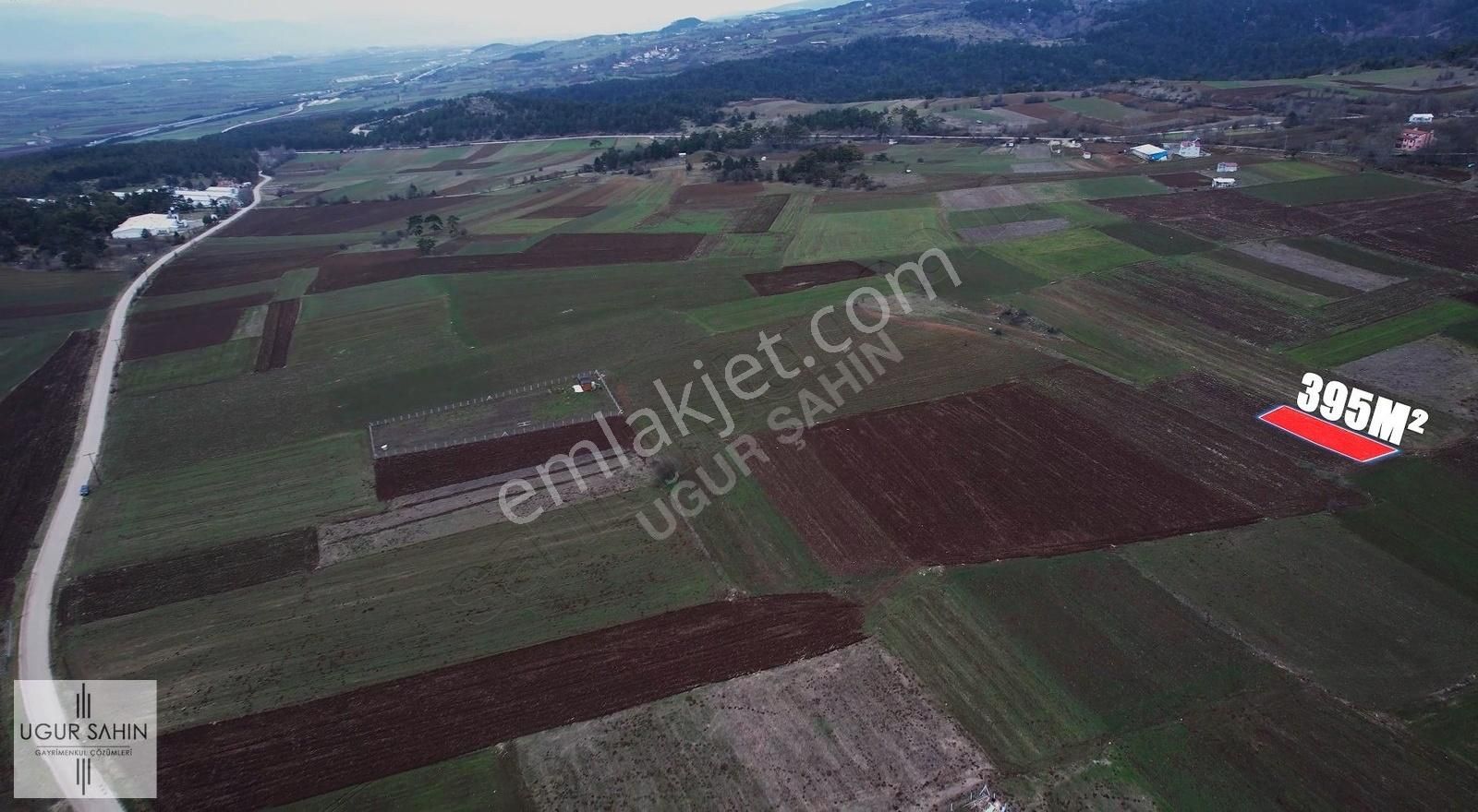 Bolu Merkez Banaz Köyünde Köye 500 Metre Mesafede Satılık Tarla