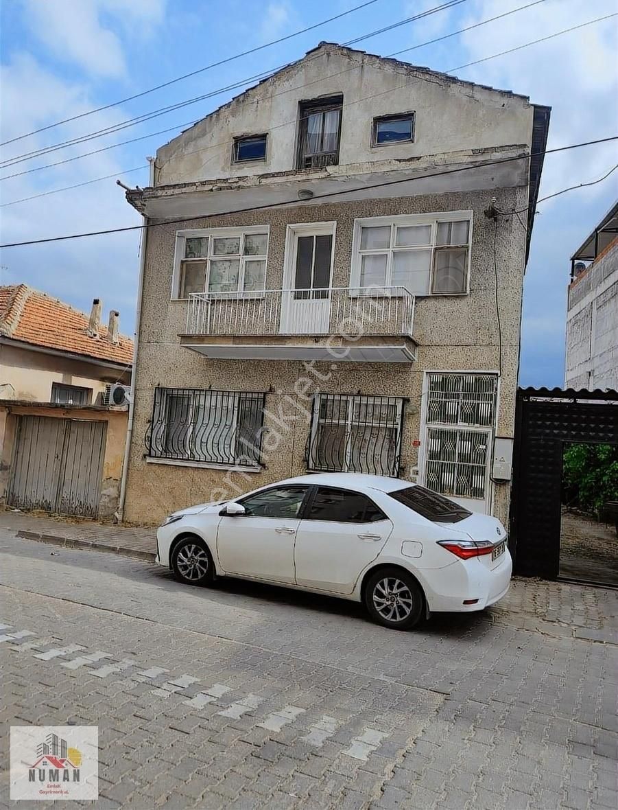 Komple Satılık 2 Katlı Müstakil Ev + 164 M2 Arsa