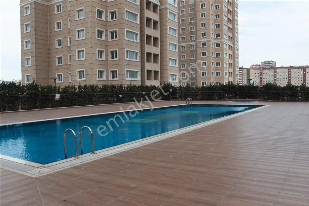 Ataşehir Atapark Konutlarında Satılık 2+1 Daire