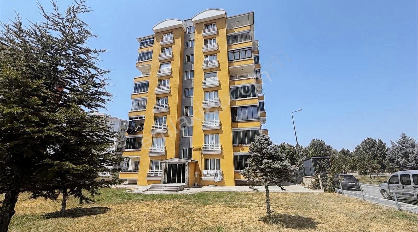 Emlak Ofisimden Mithatpaşa Mahallesinde 3+1 Full Yapılı Daire