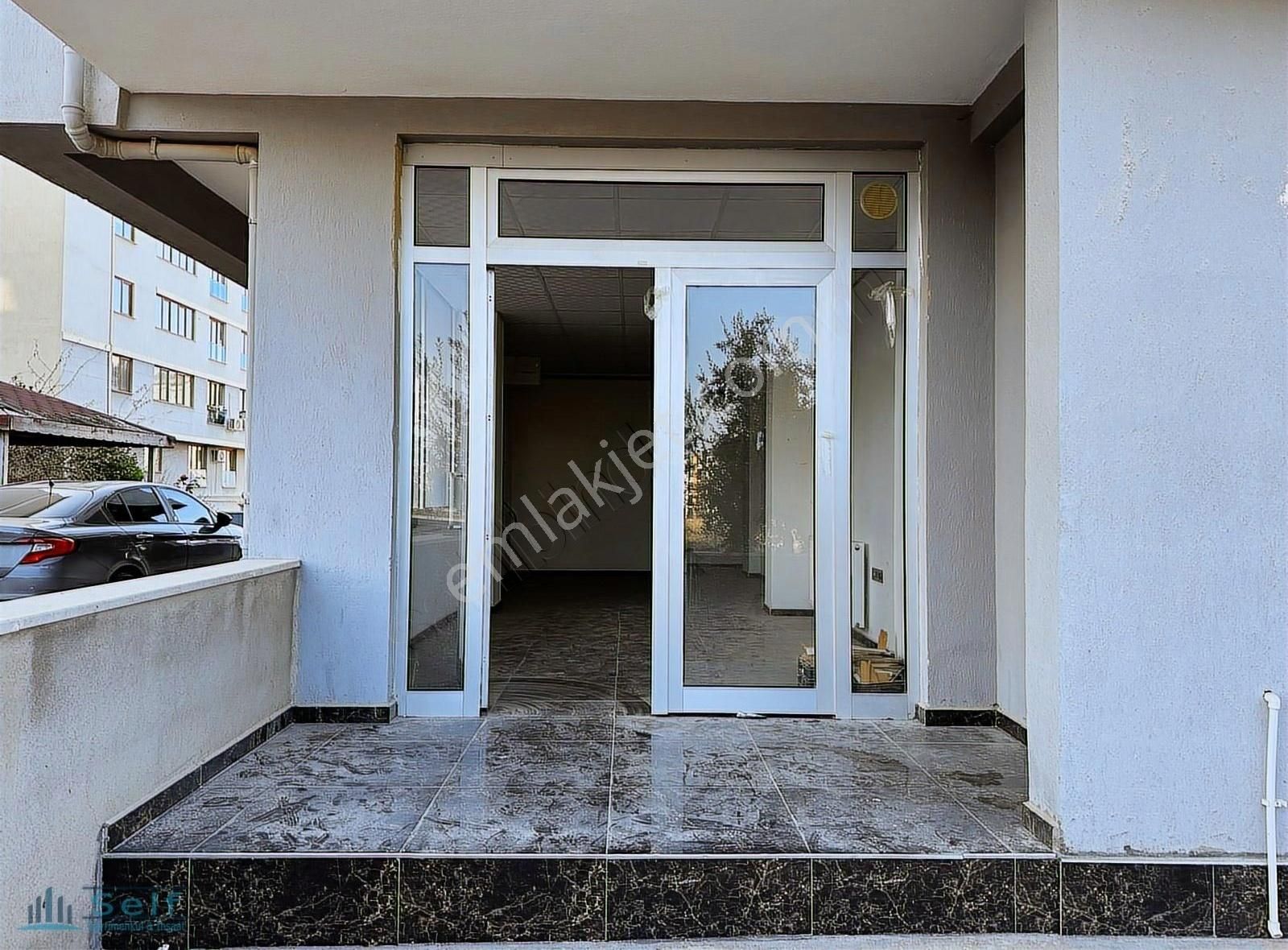 Self'den Yenişafakta Ferhatlar Koleji Altı Köşe Bina 30m2 Dükkan