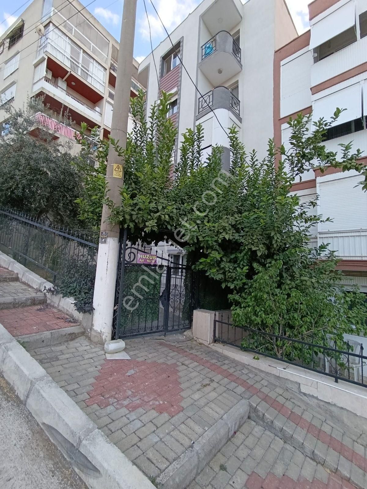 Fahrettin Altay'da Doğalgazlı Ara Kat Kiralık 3+1 Daire!