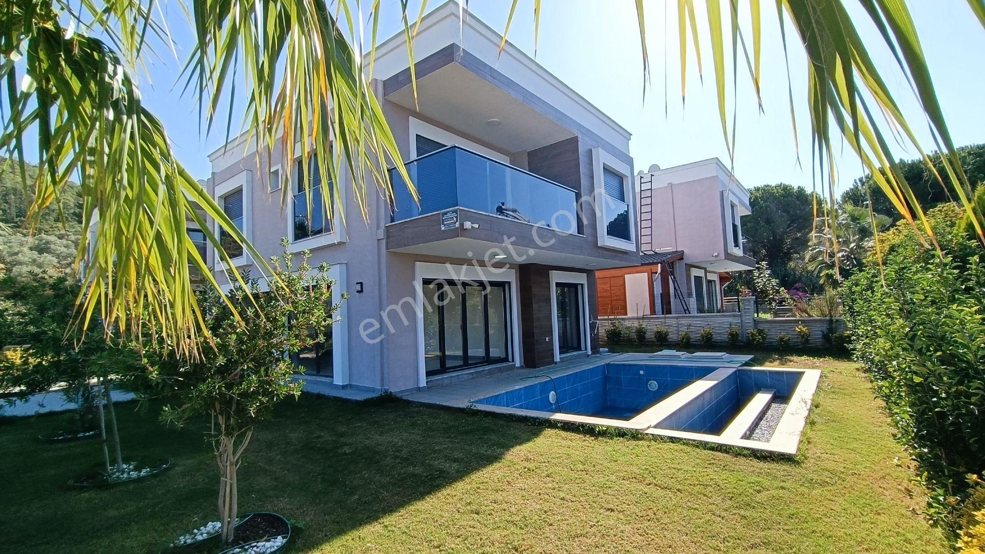 Kuşadası Davutlar'da, Satılık, Özel Havuzlu, Sıfır, 4+1 Lüks Villa…