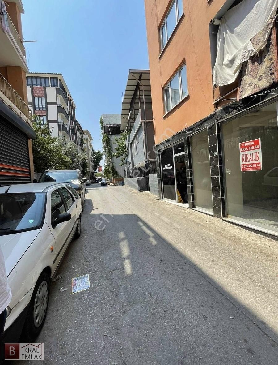 Esenevler Merkezde 80 M2 Kiralık Uygun Dükkan