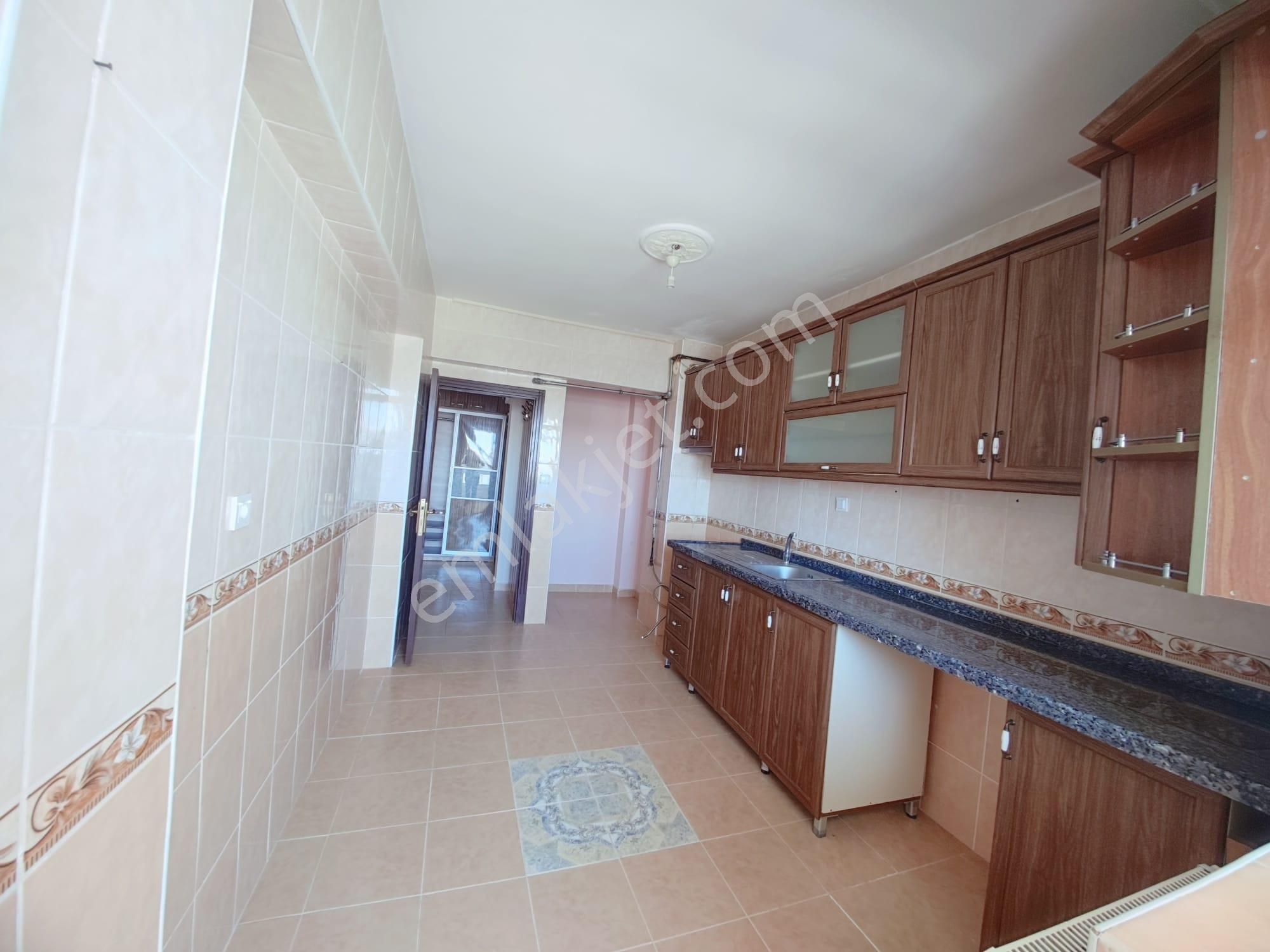 Kalecik Emlak'tan 3+1 Güney Cepheli Masrafsız Kilerli 3.kat Daire