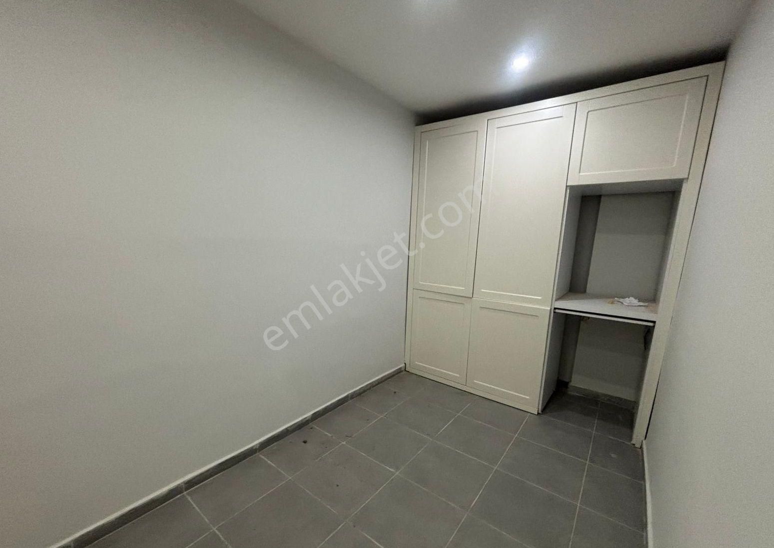 Yenifoçada Manzaralı,müstakil Bahçeli Ve Geniş Teraslı 2+1 Villa - Görsel 14