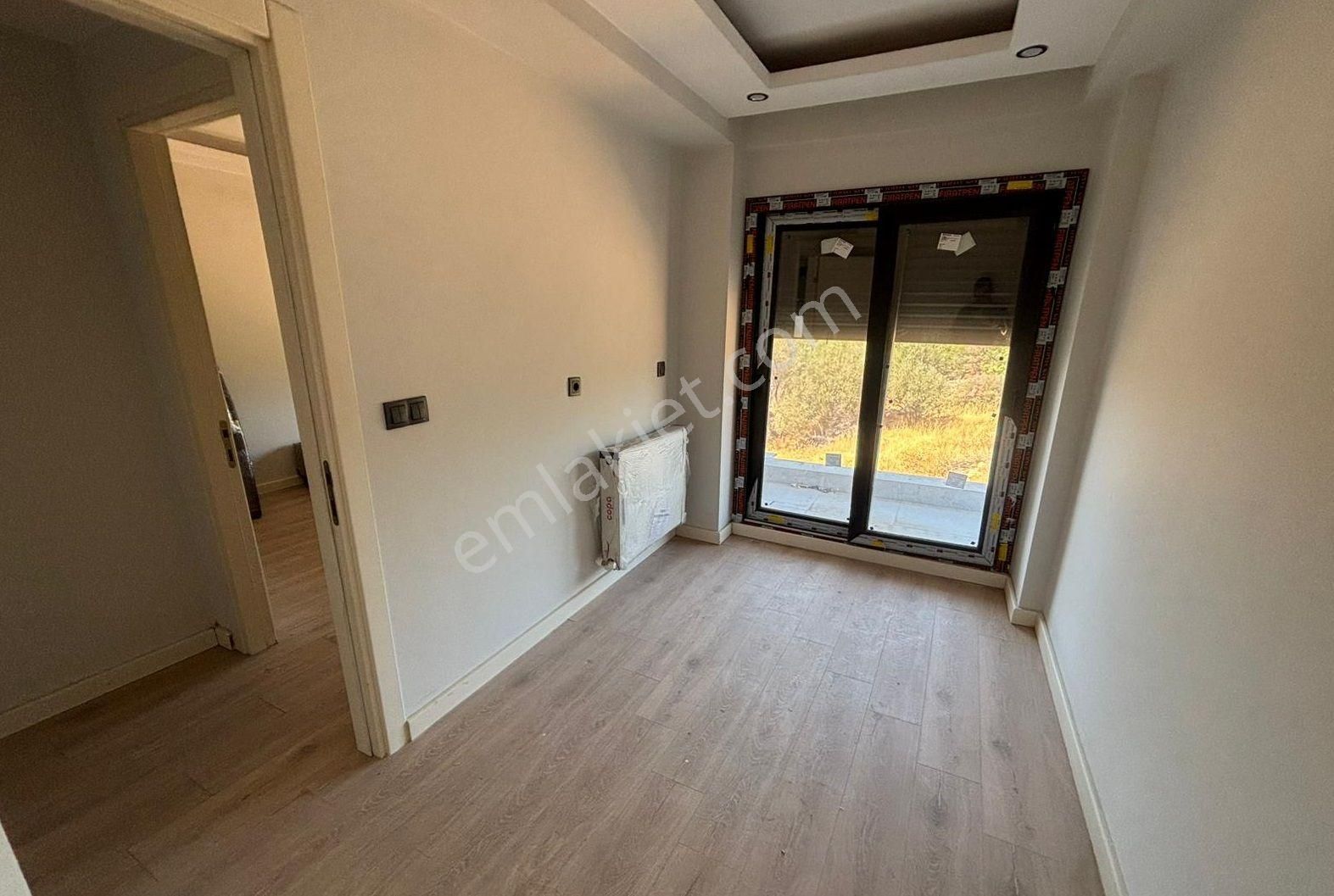 Yenifoçada Manzaralı,müstakil Bahçeli Ve Geniş Teraslı 2+1 Villa - Görsel 9