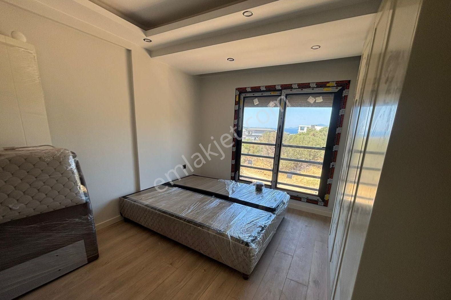 Yenifoçada Manzaralı,müstakil Bahçeli Ve Geniş Teraslı 2+1 Villa - Görsel 8