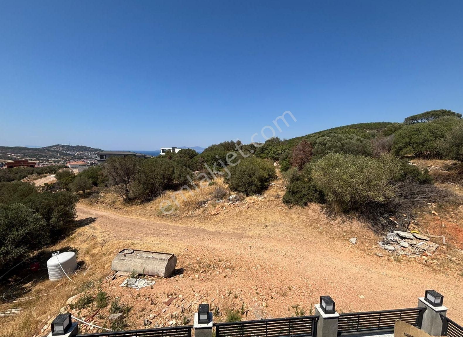 Yenifoçada Manzaralı,müstakil Bahçeli Ve Geniş Teraslı 2+1 Villa - Görsel 12