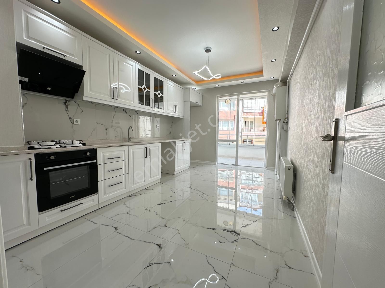 Keçiören'de Ful Yapılı Okullar Ve Cadde Yanı Köşe Başı 3+1 Daire