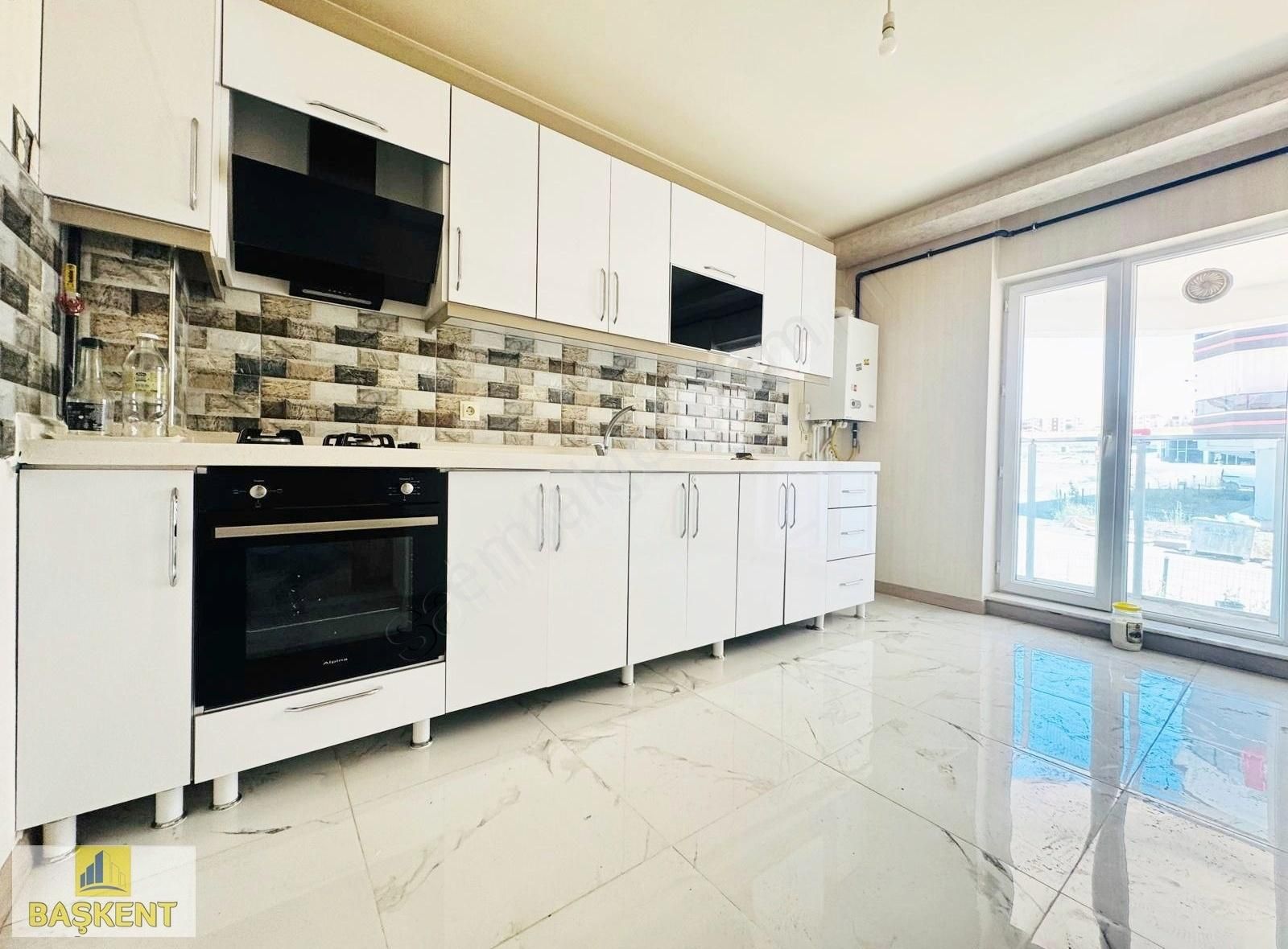 Başkent Gayrimenkul'den Köşe Başı Önü Açık 60m2 Depolu 3+1 Daire