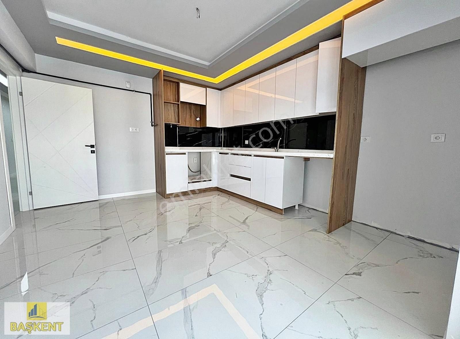 Başkent Gayrimenkul'den Ara Katta Merkez'de Masrafsız 3+1 Daire.