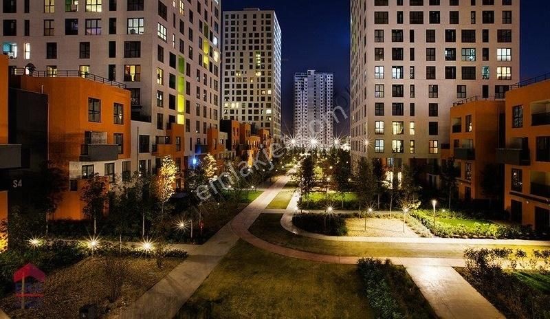 Hep İstanbul Güvenlikli Sitede Havuz Cephe 3+1 B Full Eşyalı