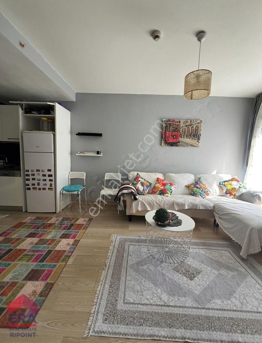 Terracemix Havuzlu Güvenlikli Metrobüse Yakın Sitede Eşyalı 1+1