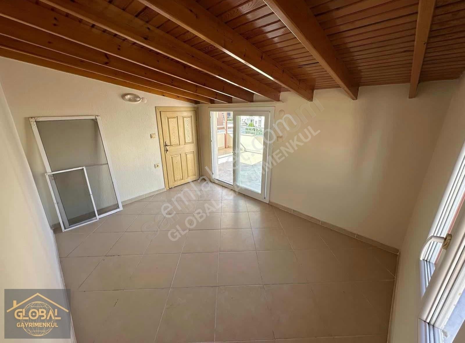 Özdere De Yolun Deniz Tarafında Otoparklı Villa | Global - Görsel 33