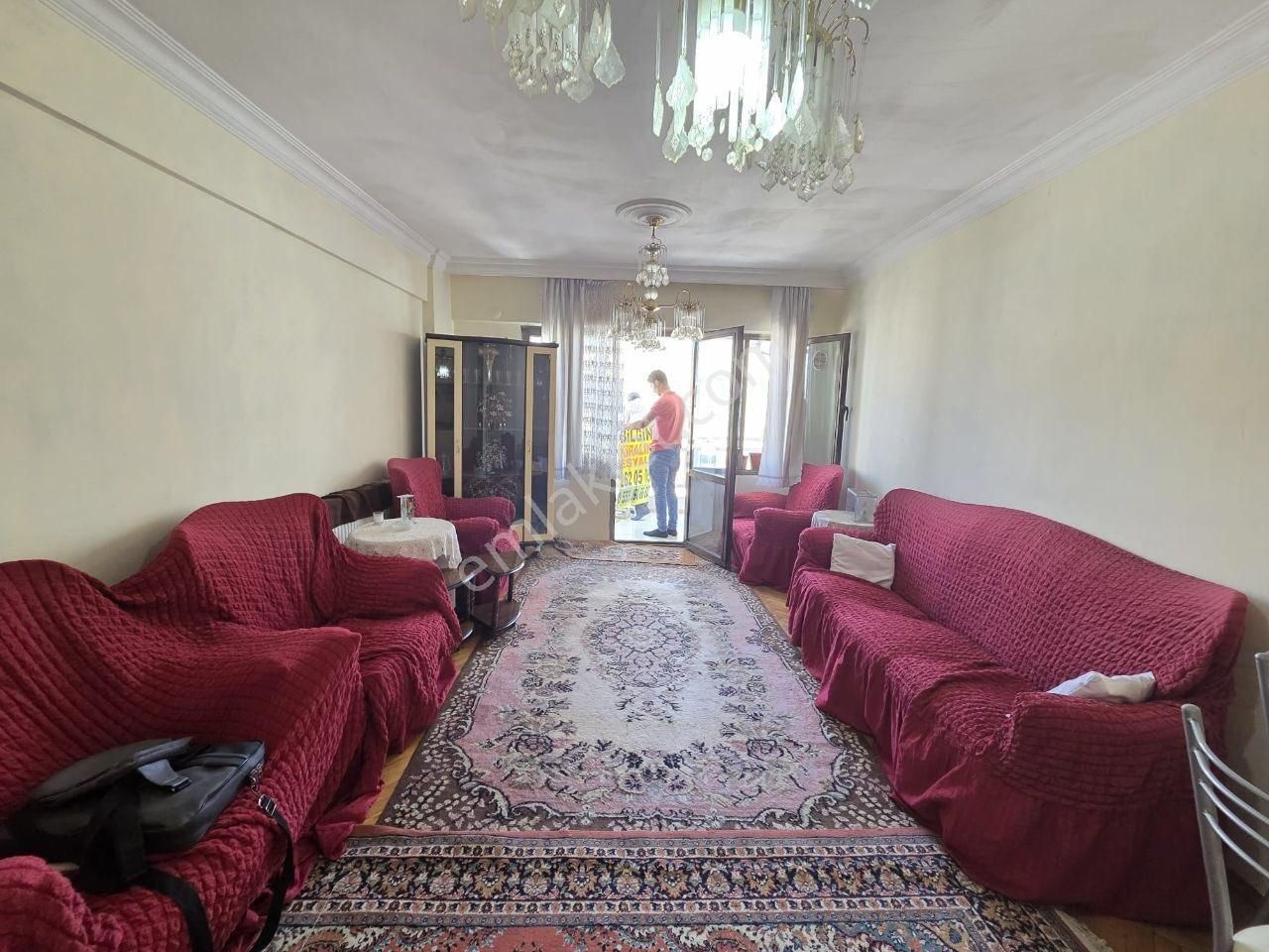 İzmir Hatay Üçyol Metroya 70m Mesafede Kiralık Eşyalı 2+1 Daire