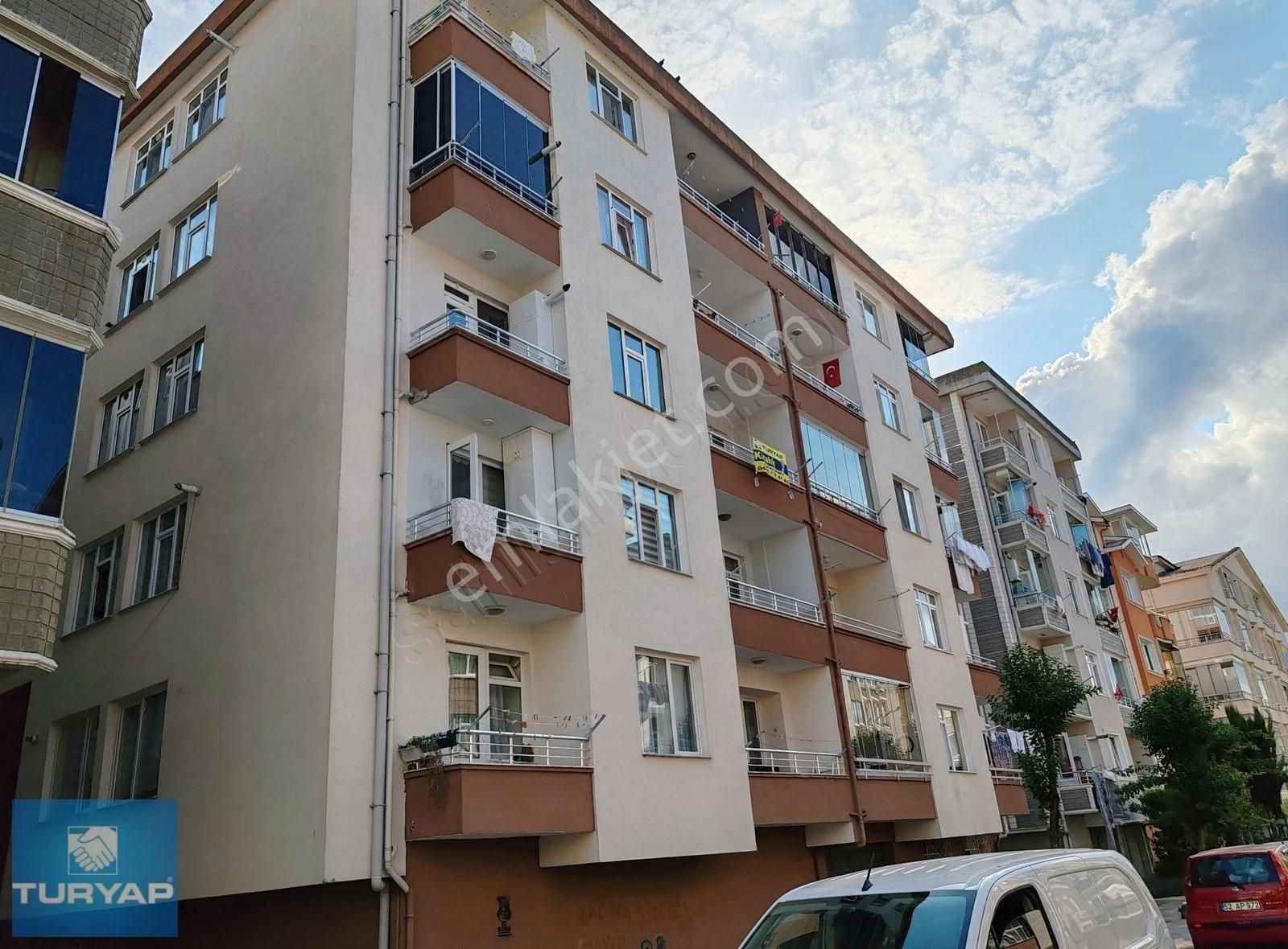 Bahçelievler'de Merkezi Konumda Ara Kat 3+1 Kiralık Daire