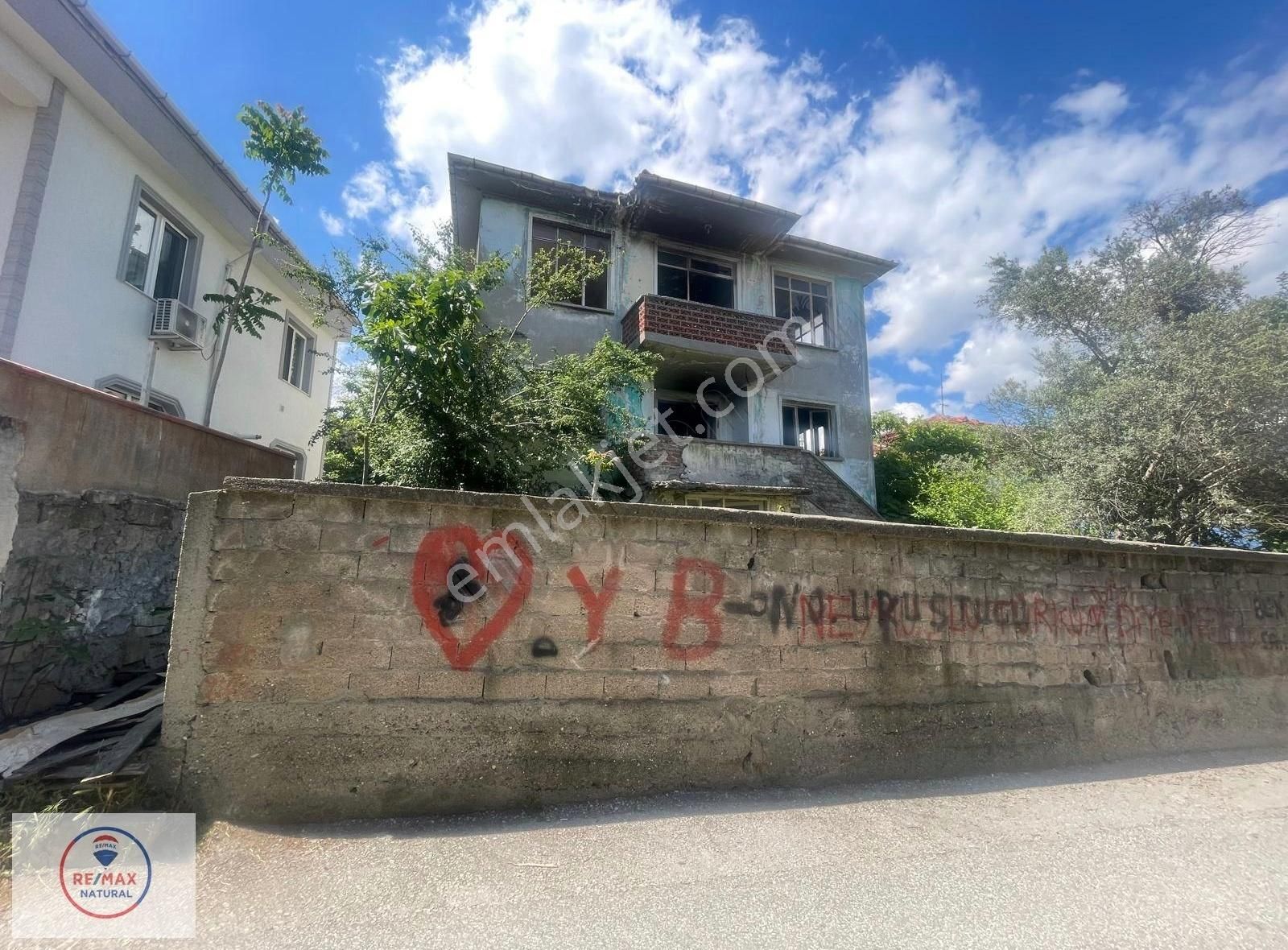 Remax Natural'den Bahçe İçerisinde Deniz Manzaralı Müstakil Ev