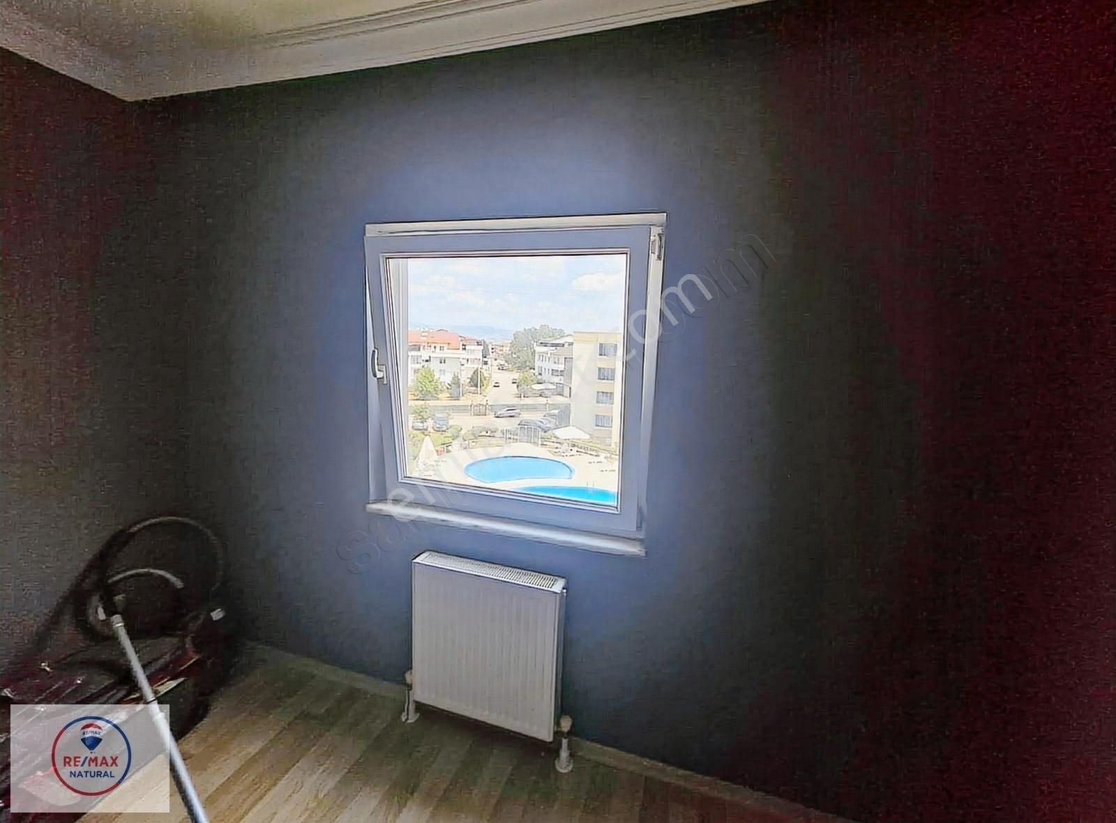 Natural'den Kavanium Sitesinde Havuz Manzaralı 1+1 Kiralık Daire