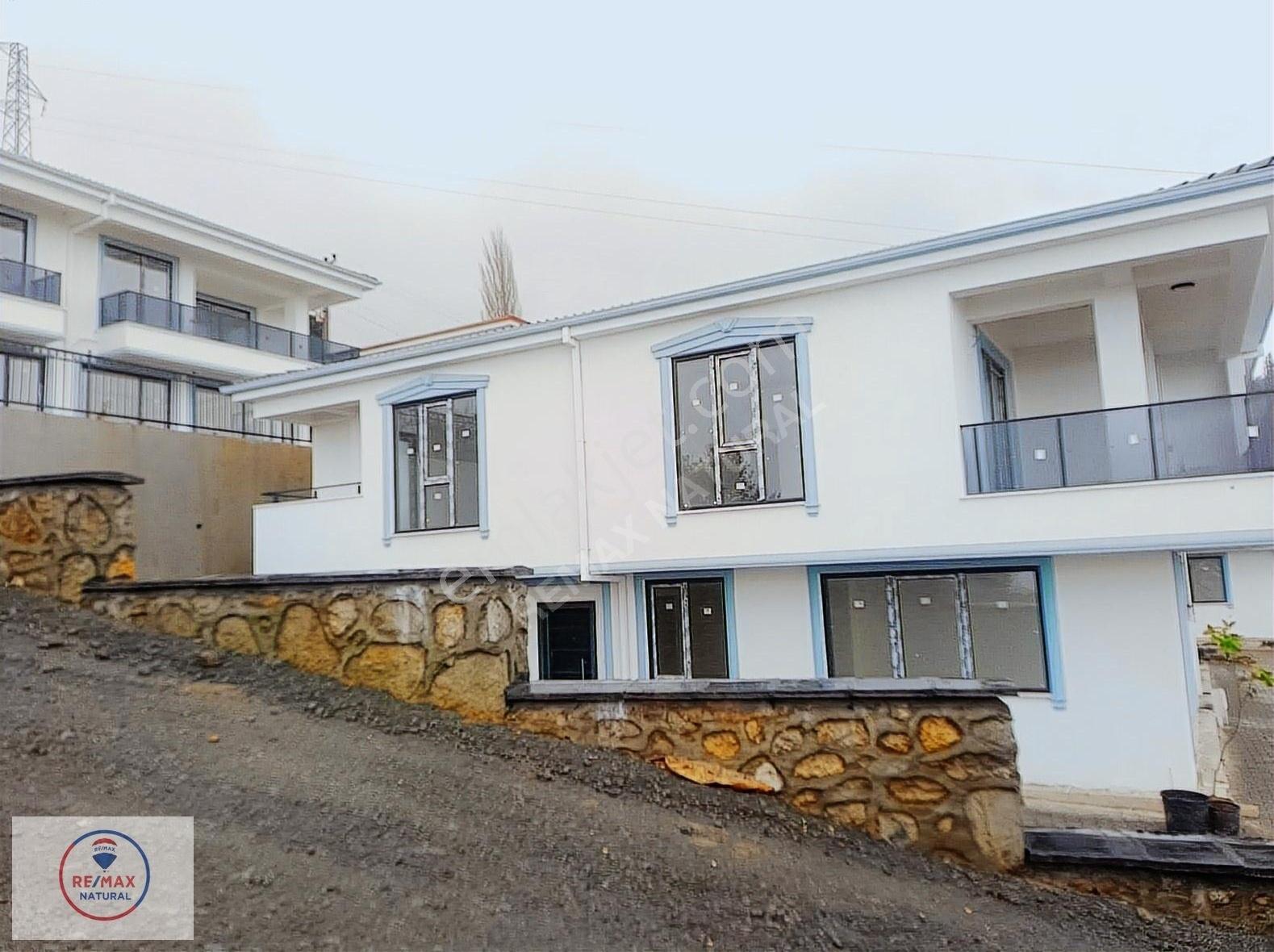 Remax Natural'den Gölcük Ulaşlı'da Deniz Manzaralı Satılık Villa - Görsel 31