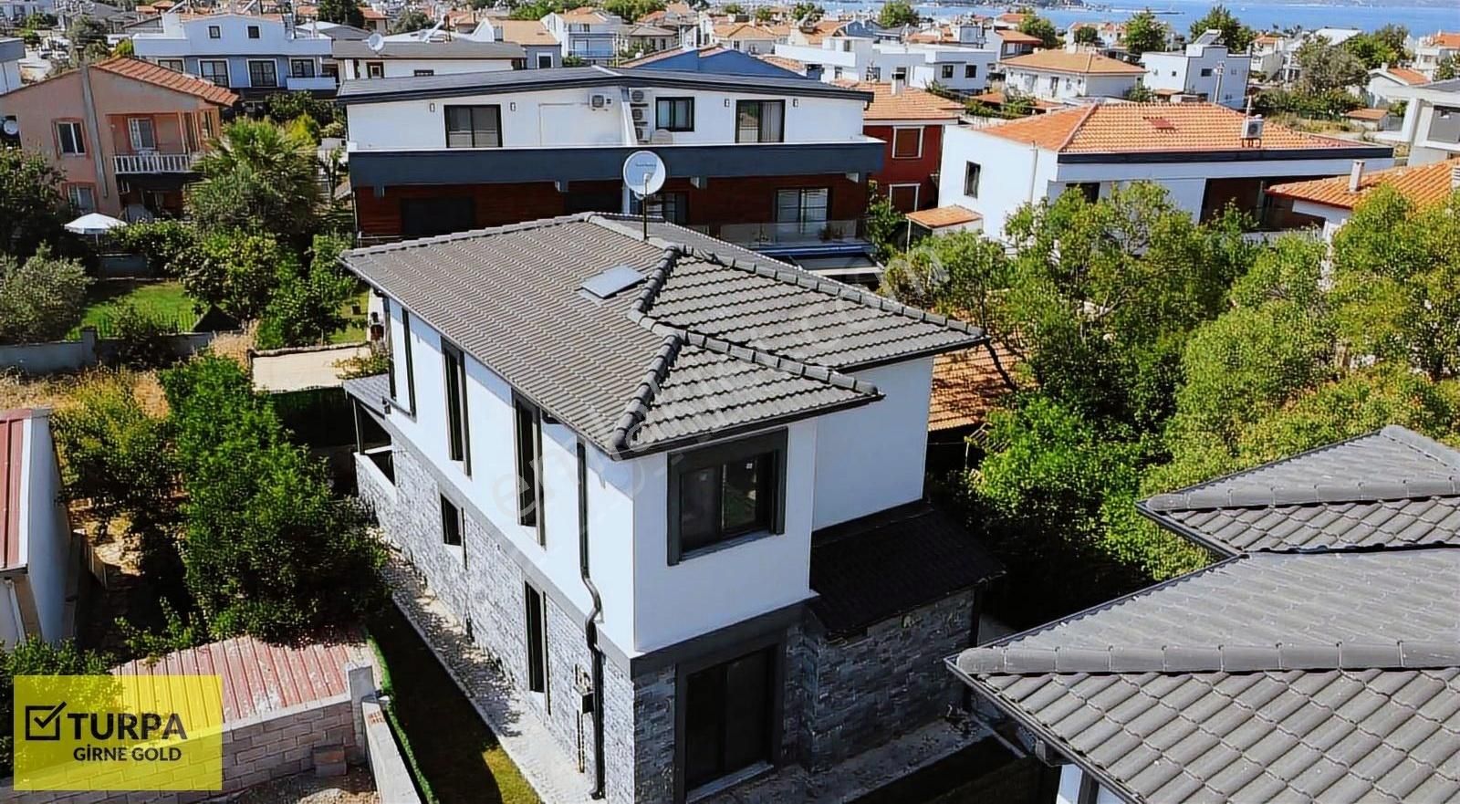 Denizli Mahallesinde Satılık Tam Müstakil Lüks Villa