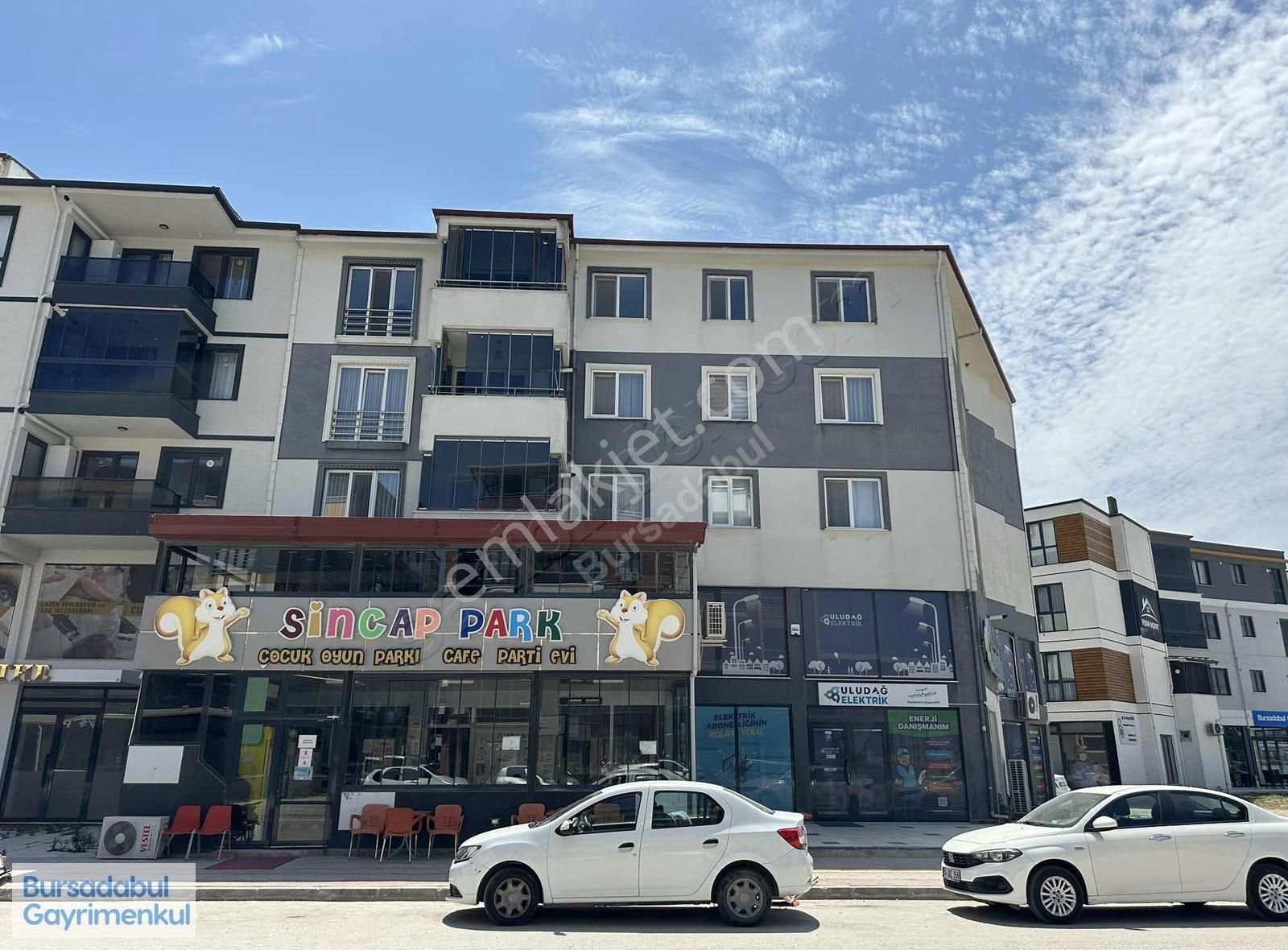 Bursadabul'dan Barış Mah. Bankalar Cad. Cadde Üstü 160 M2 3+1