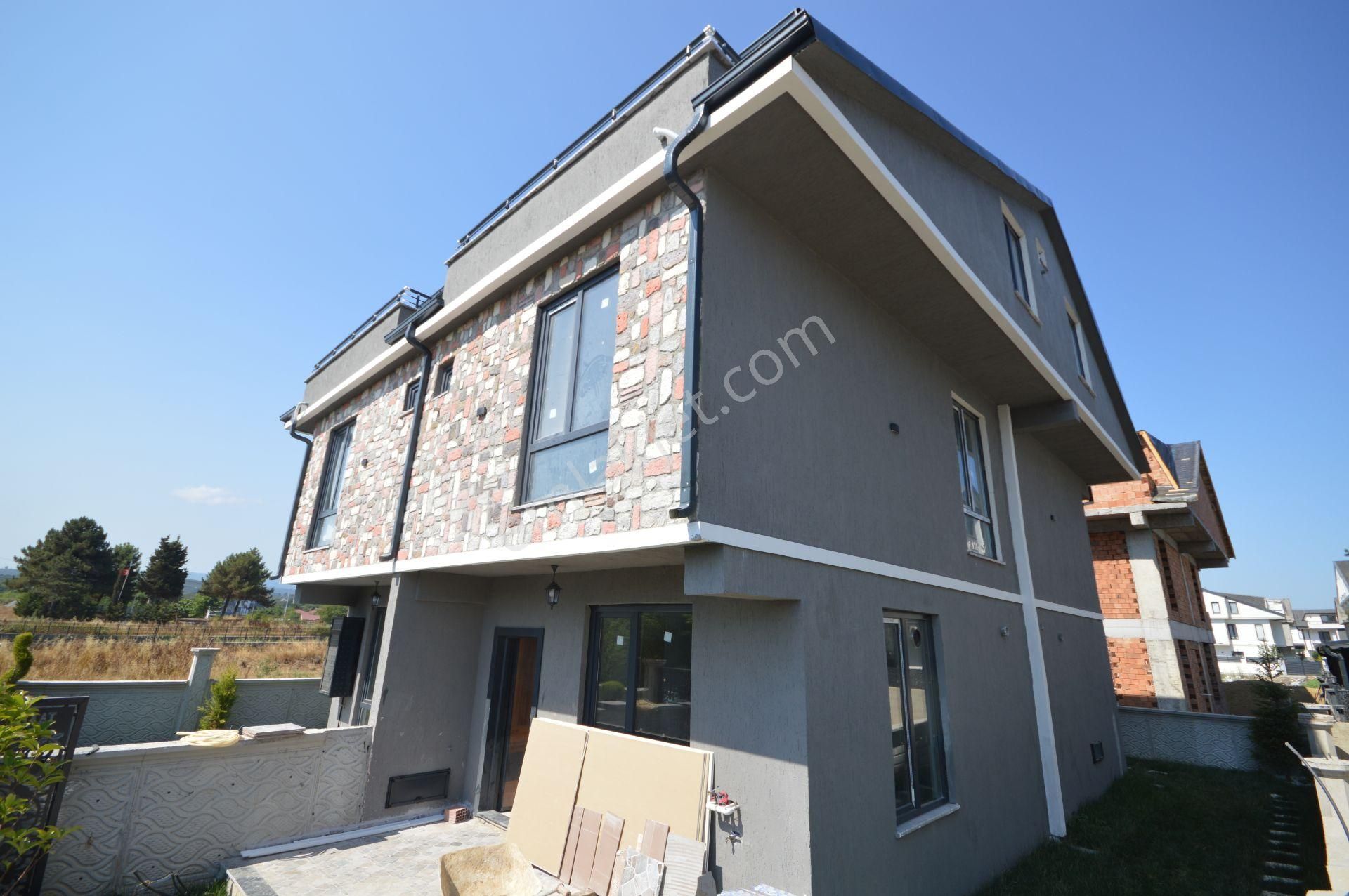 🍂 Kocaali’de Aileye Uygun Bahçeli Villa