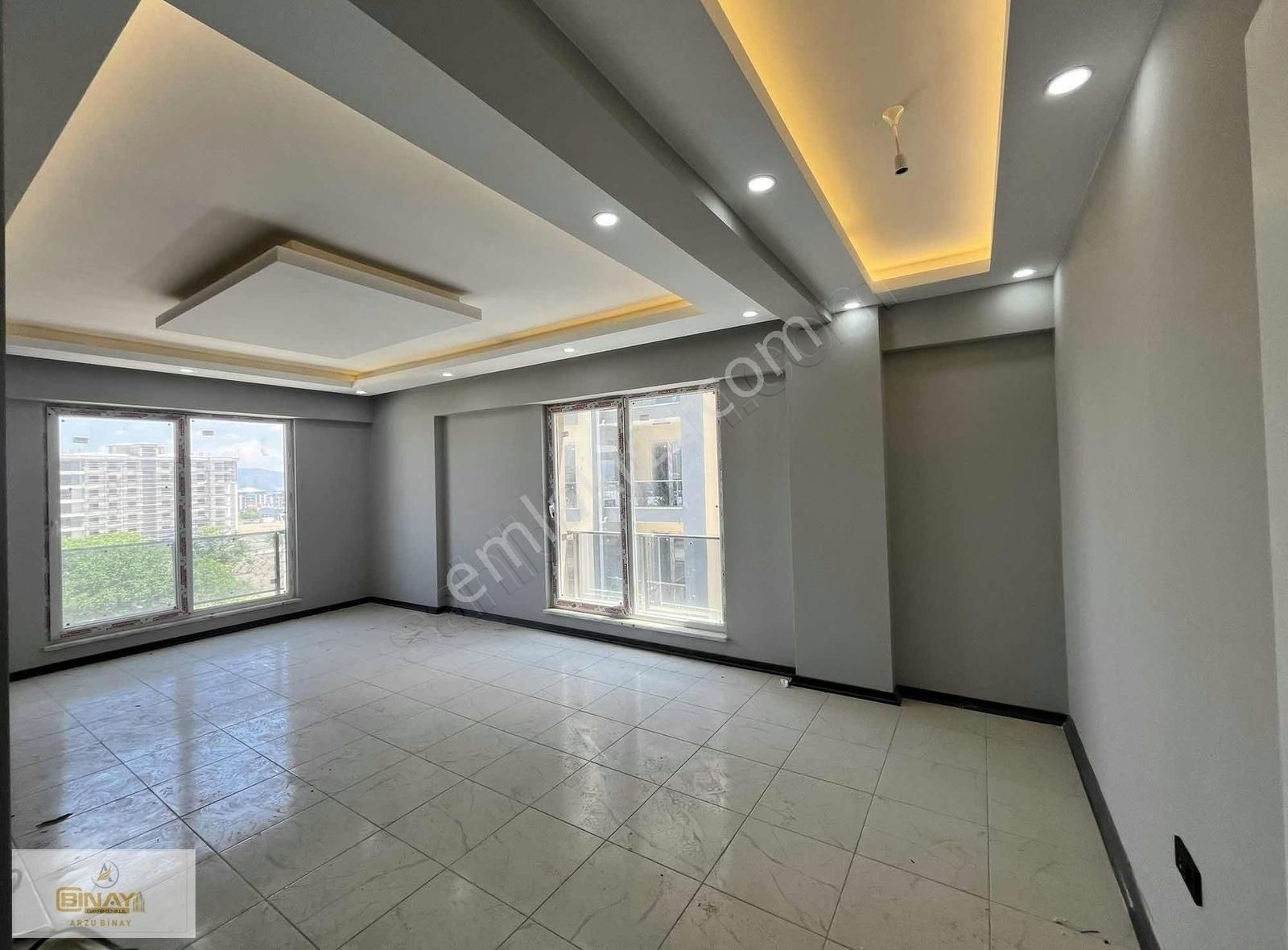 Fatih Mahallesinde Site İçinde Giyinme Odalı Geniş 3+1 Daire