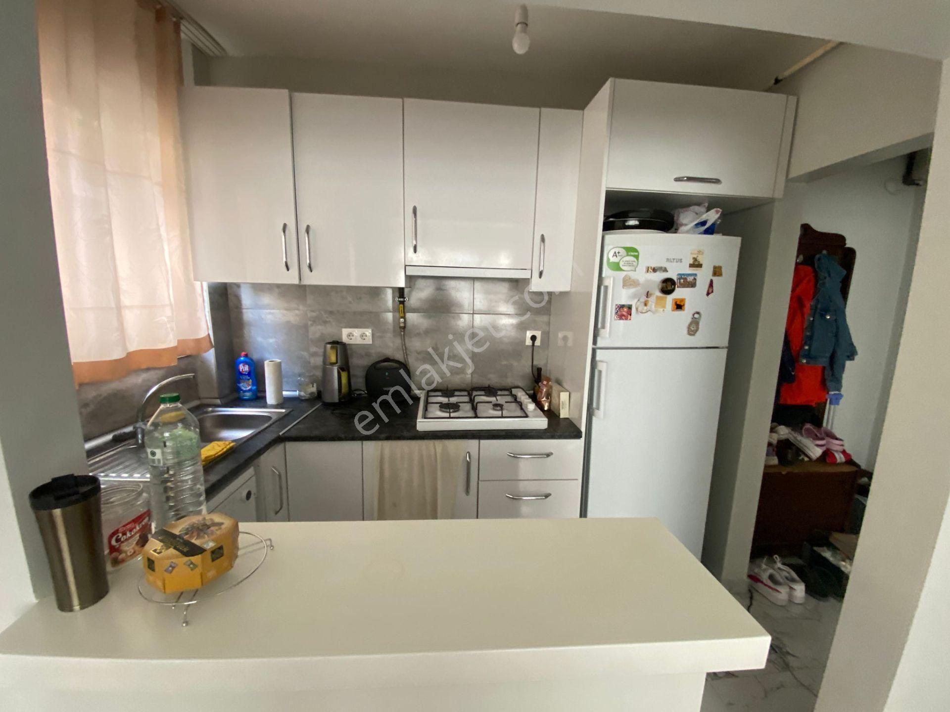 Üsküdar Mimar Sinanda 2+1 Arakat Yenilenmiş Sahile Yakın Kiralık