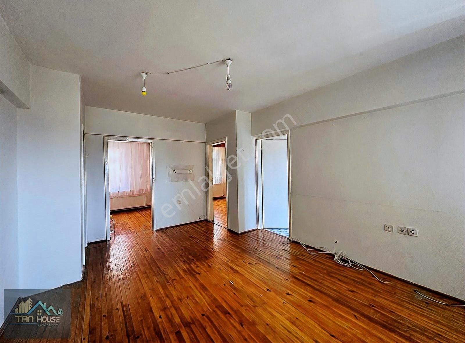 Tan Emlaktan 5000 Evler Ulu Cami Yanında Kiralık 3+1 Daire