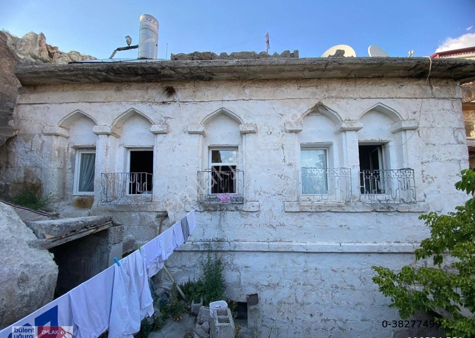 Nar Kasabasında Satılık Butik Otel Yapımına Uygun Müstakil Ev