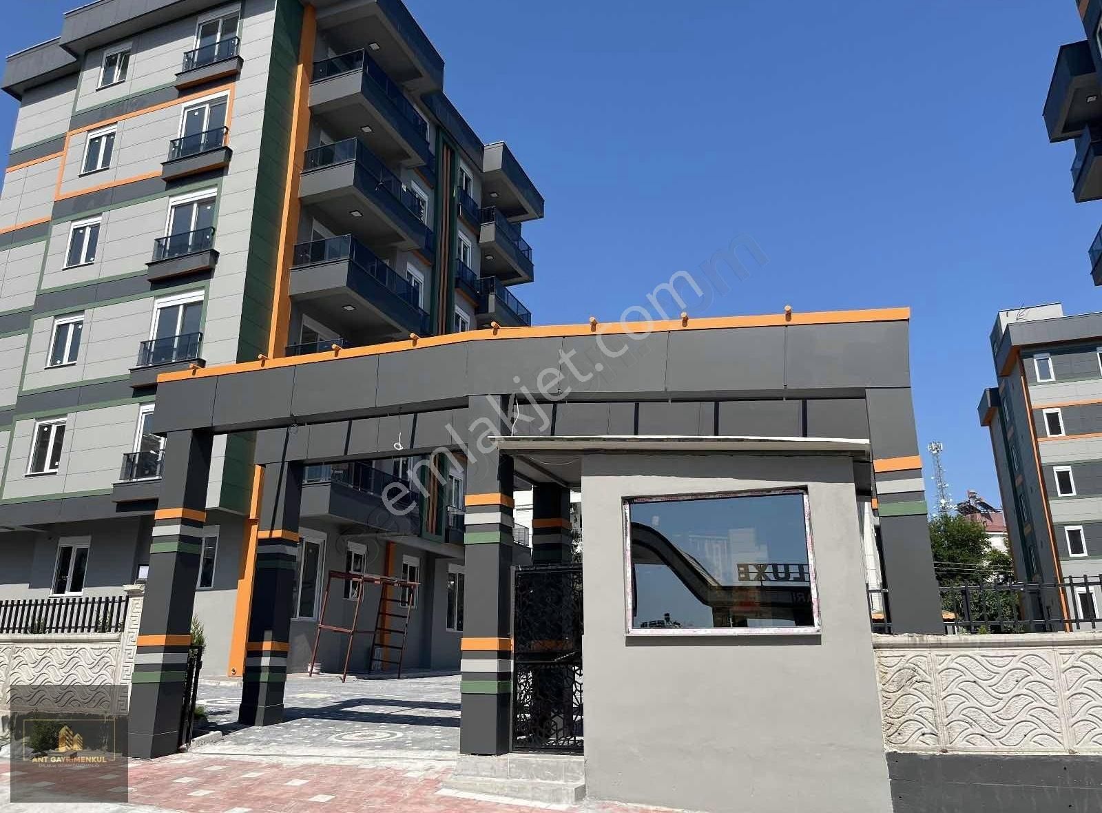 Aksu Macun Mahallesinde Katta Satılık 2+1 1+1 Daireler