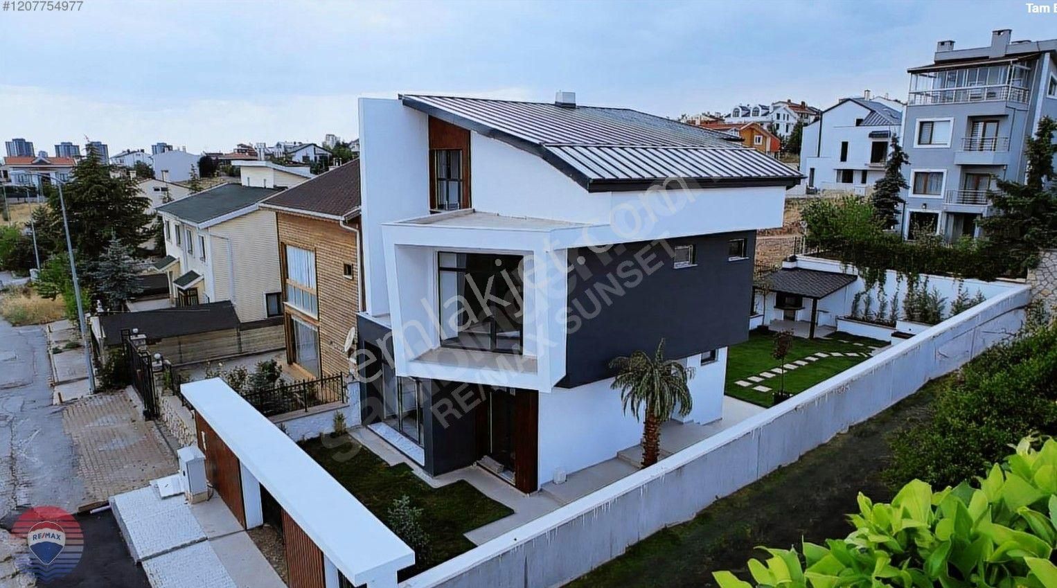 İncekte 250m2 Bahçeli 6+1 Özel Tasarım Villa Fırsatı
