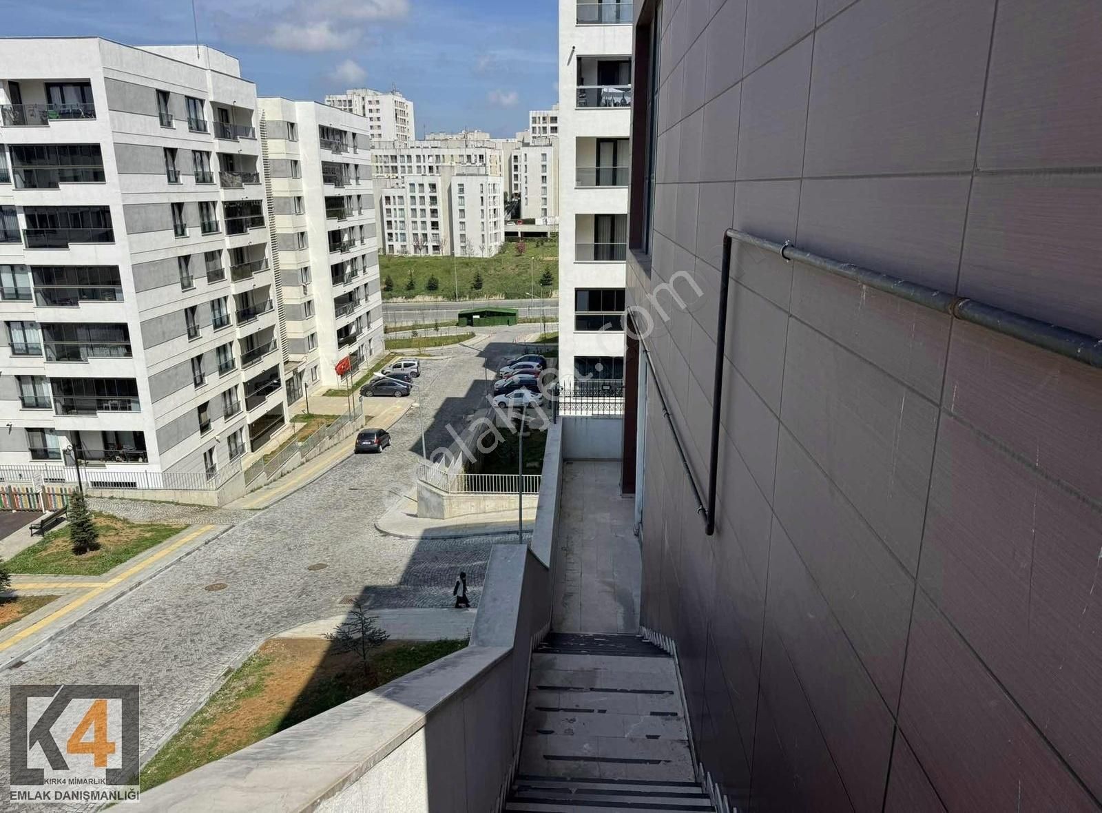 Kayaşehir 22. Bölge Acil Satılık Dükkan Mağaza 80 M2 Tapulu