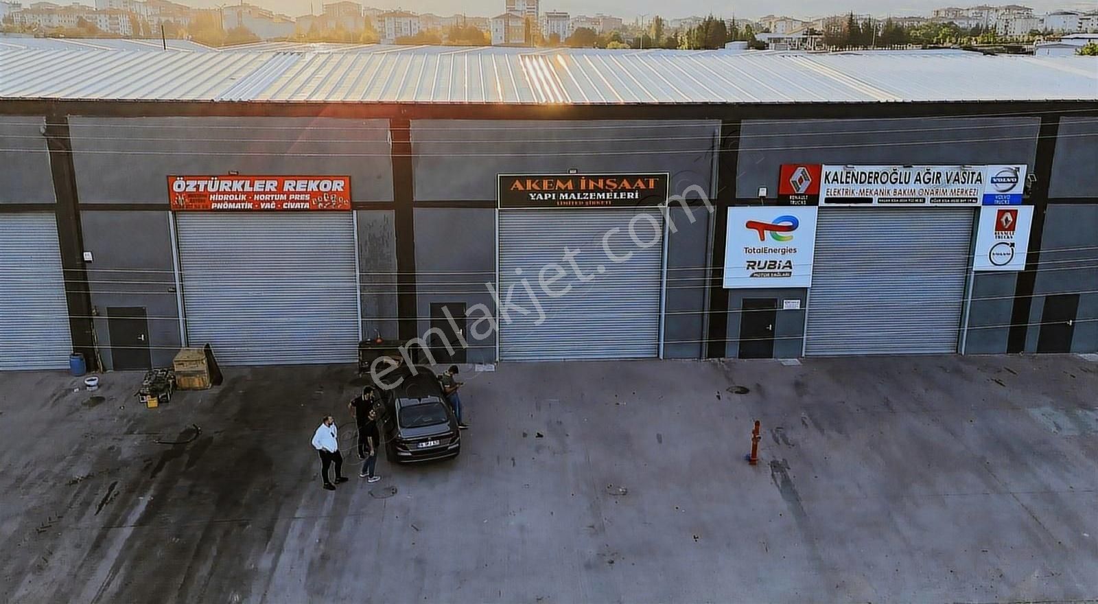 K.kazan Gyo'dan 200 M2 Ana Caddeye Cehpe Kiralık Dükkan