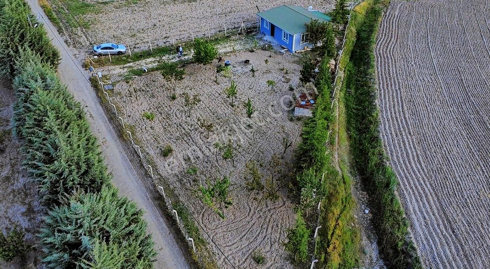 K.kazan Gyo'dan Yassıören Mahallesinde 1220m2 Bahçe Araç Takaslı