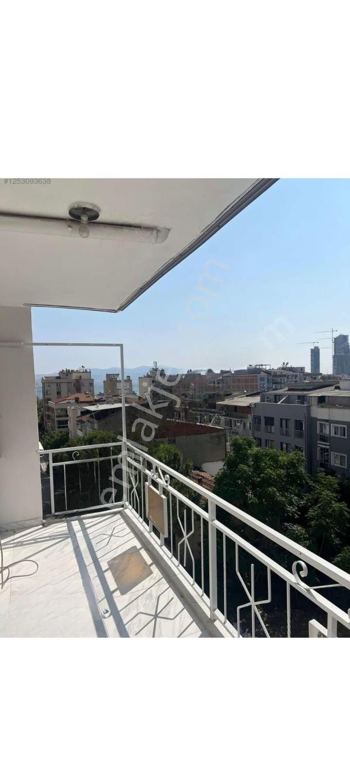 İzban Ve Sahıle Yakın Deniz Manzaralı