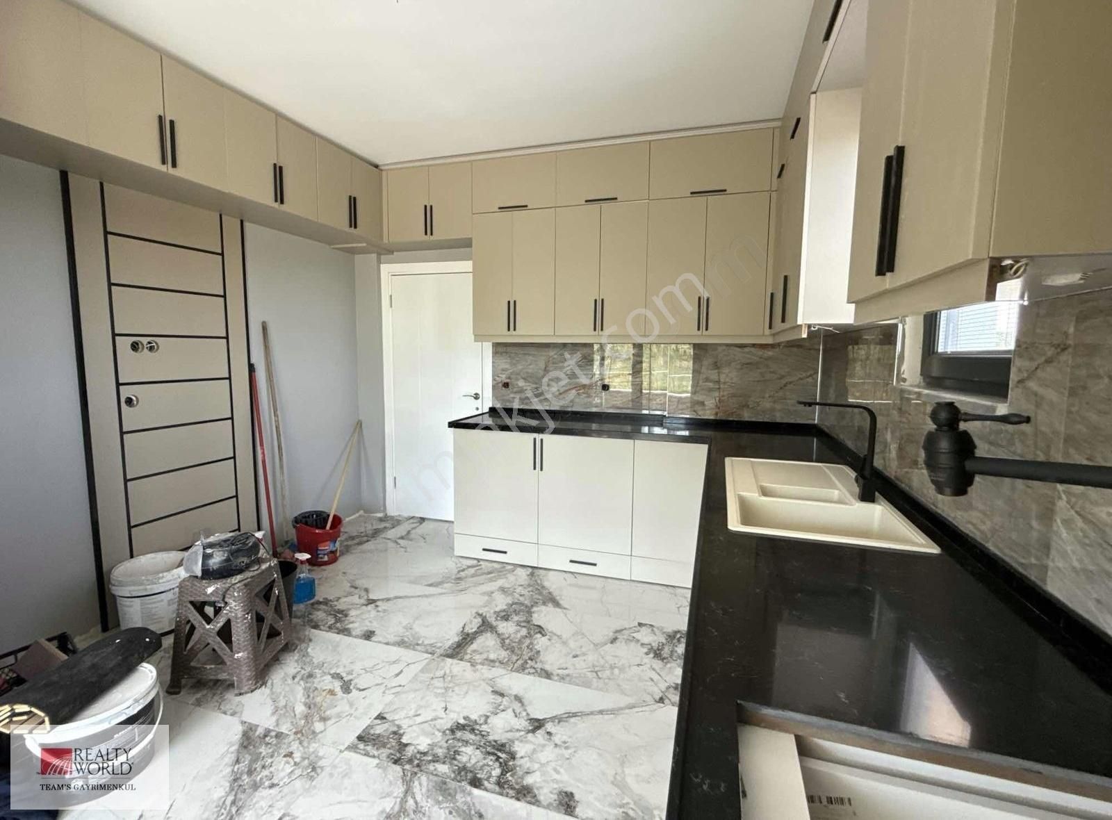 Rahmiye'de 200 M2 Havuzlu Villa